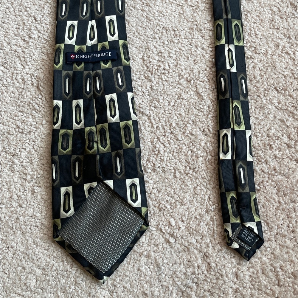 Knightsbridge Black and Green Geometric Men's Tie - Picture 3 of 3